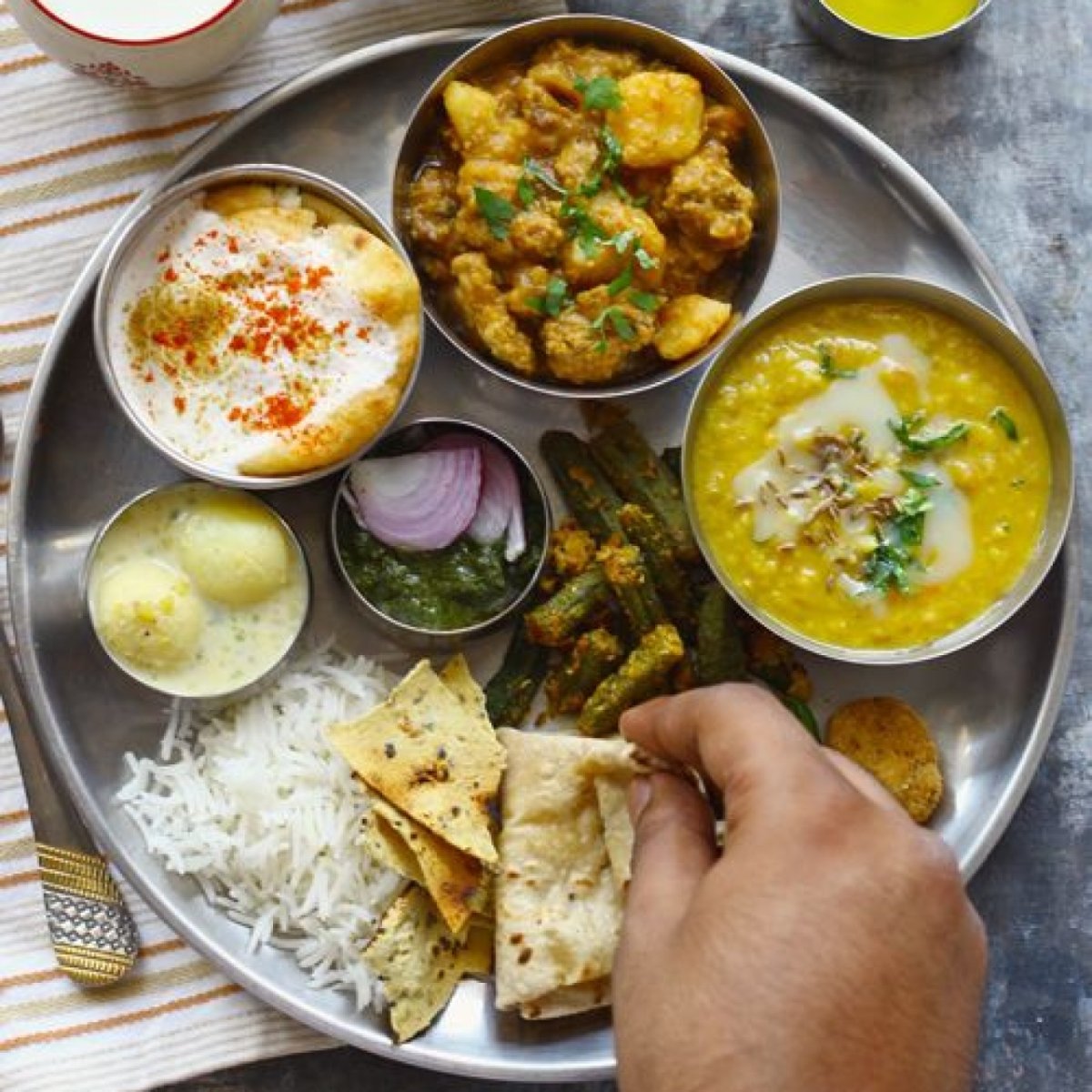 Тхали блюдо в Индии