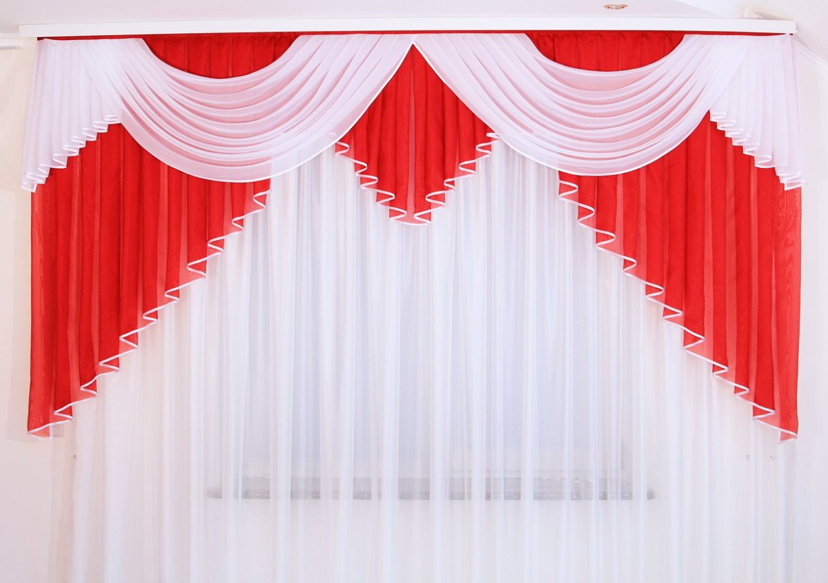 Ламбрекен из плотного материала