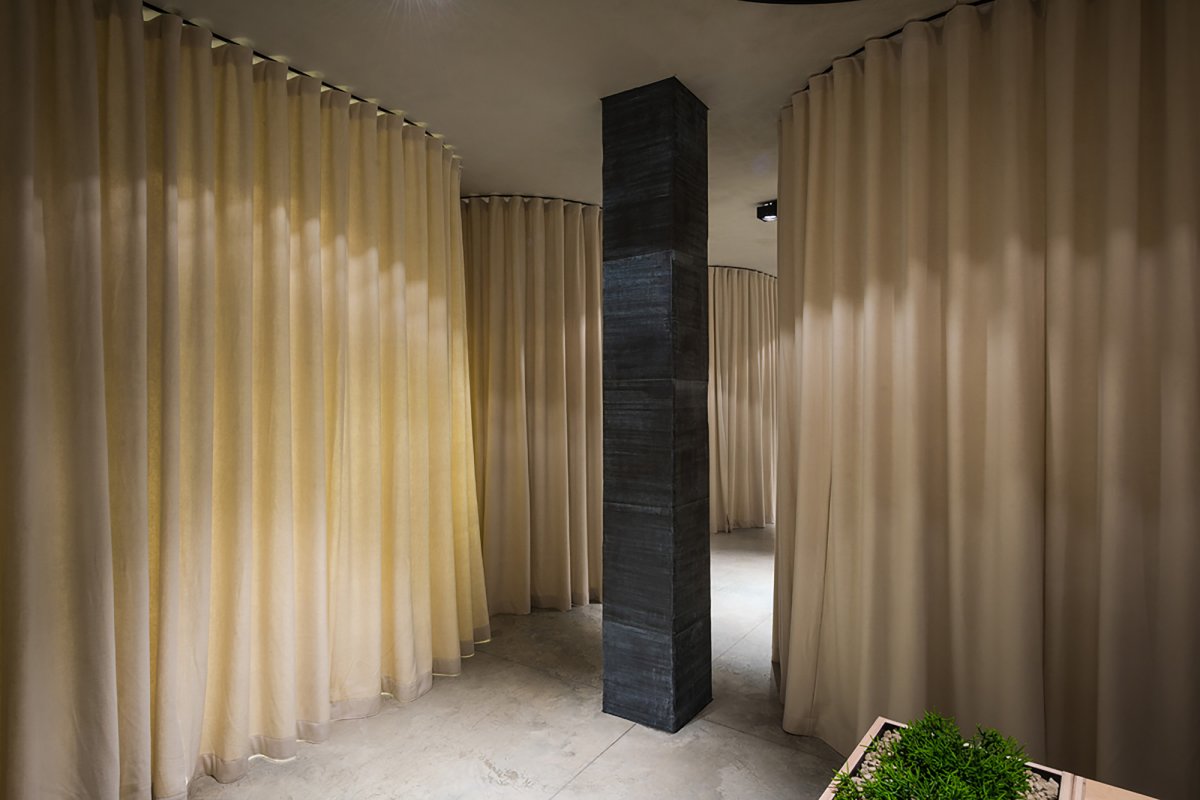 Зонирование шторами