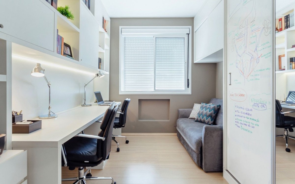 Письменный стол для маленькой комнаты