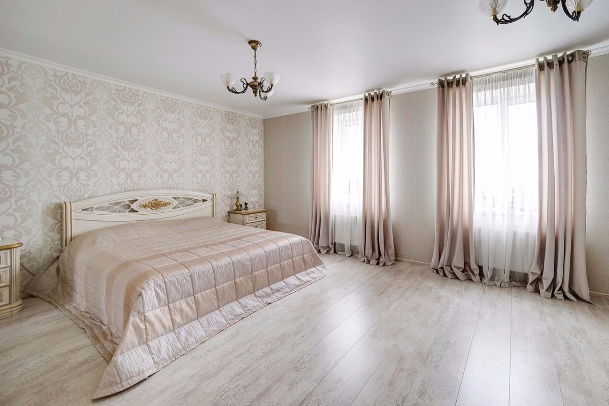 Карниз под светлые обои