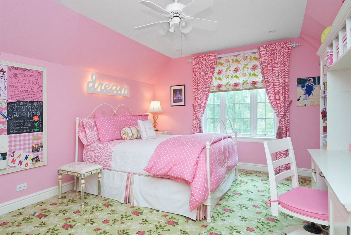 Комната в розовом стиле
