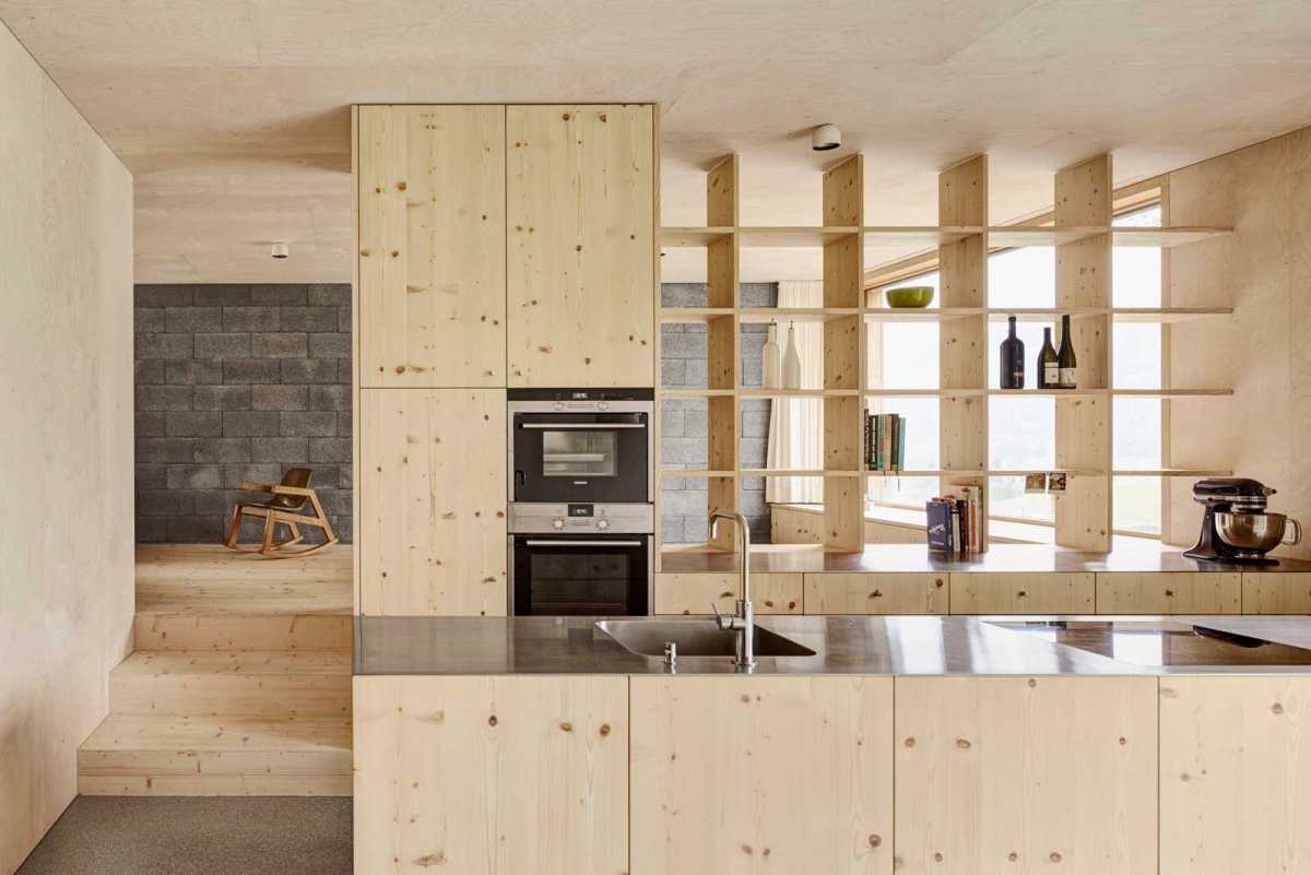 Стильная кухня из фанеры