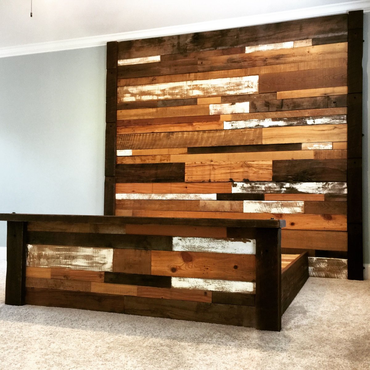 Отделка стен поддонами