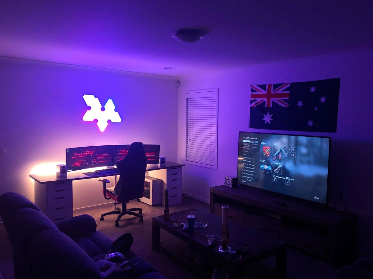 Неоновая комната подростка