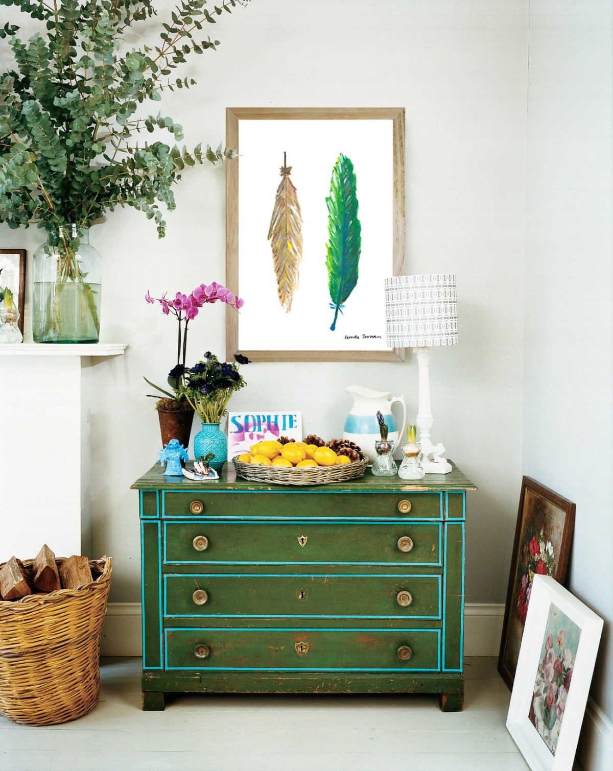 Сине зеленый комод в интерьере