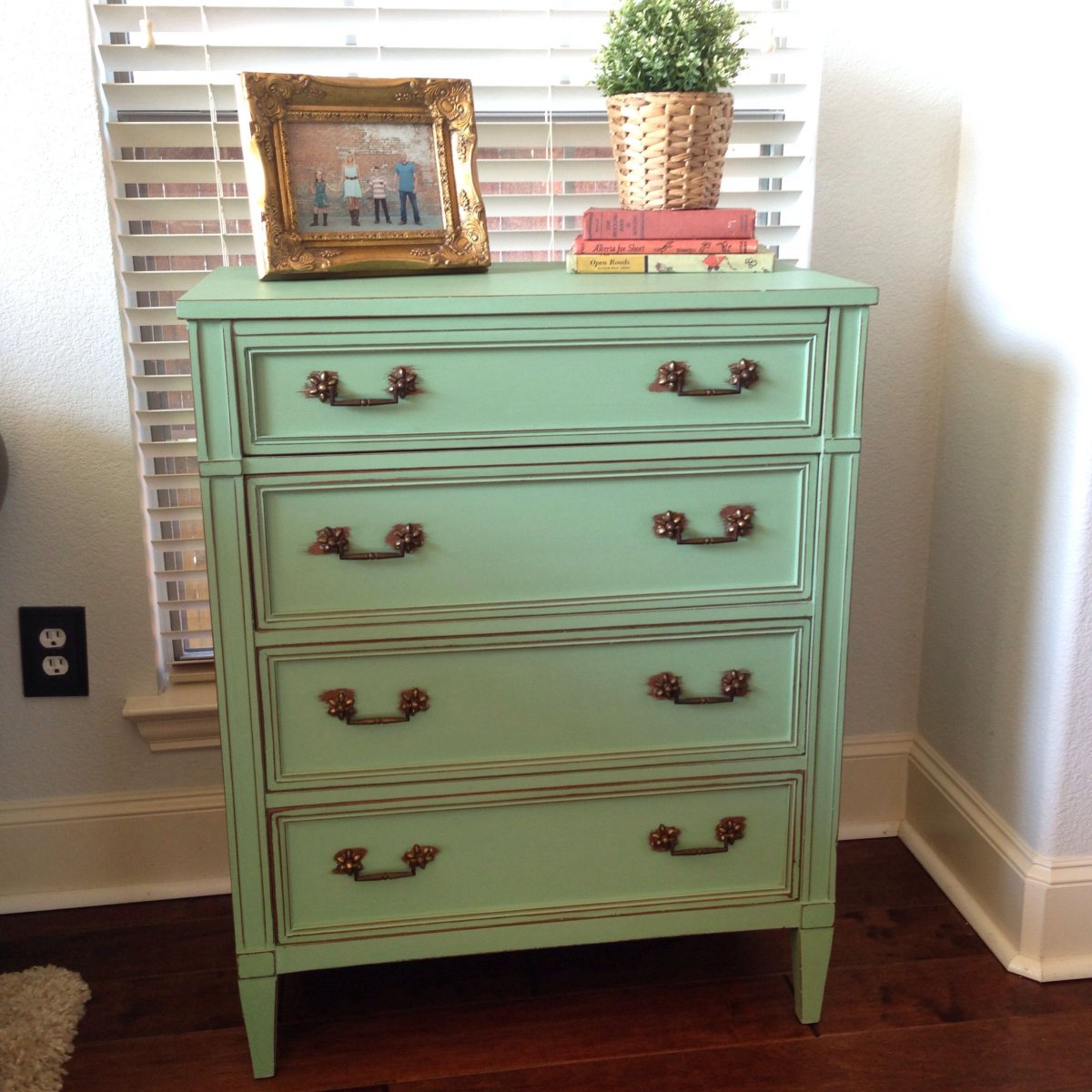 Окрашенная мебель в интерьере