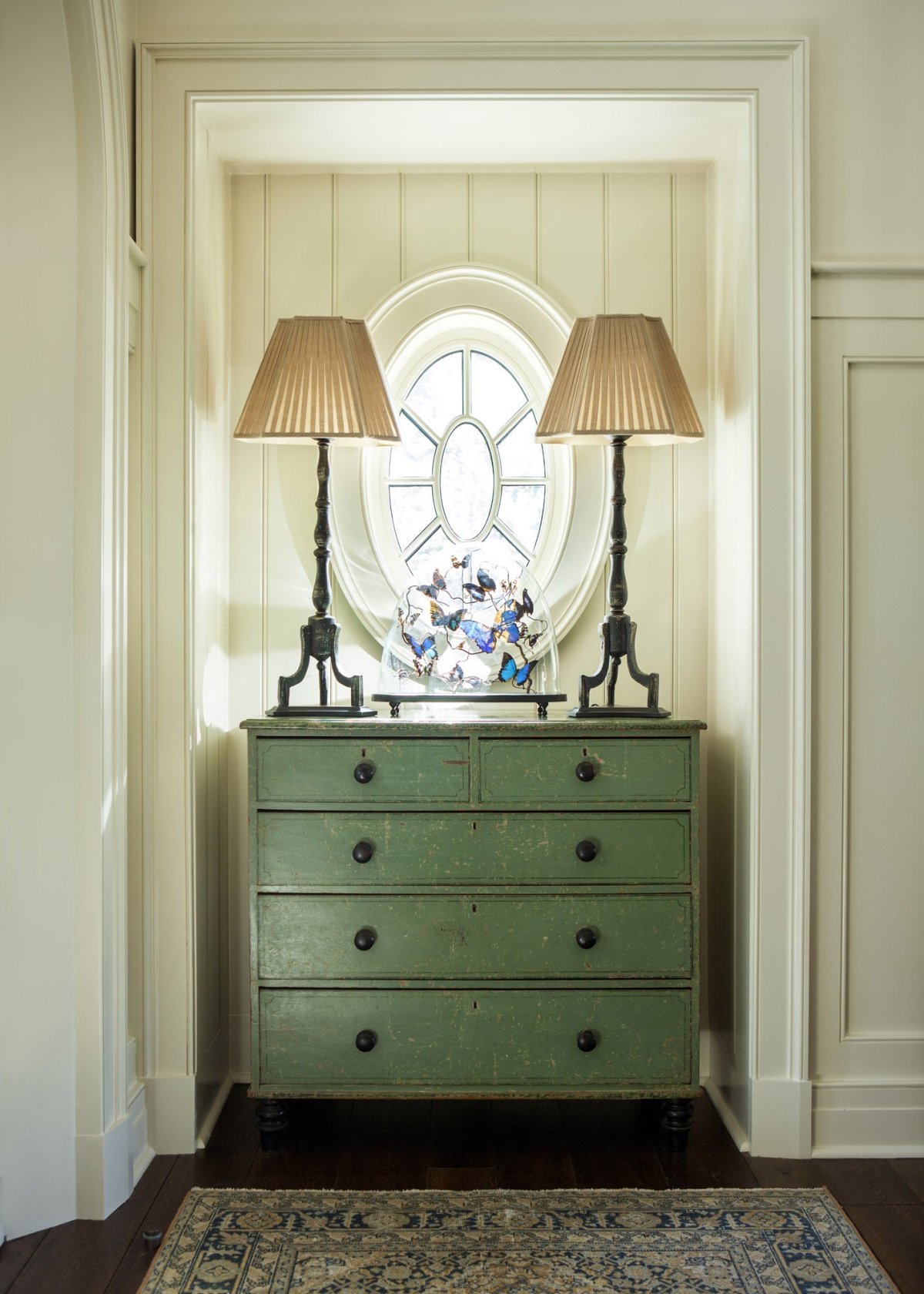 Зелёный комод в интерьере