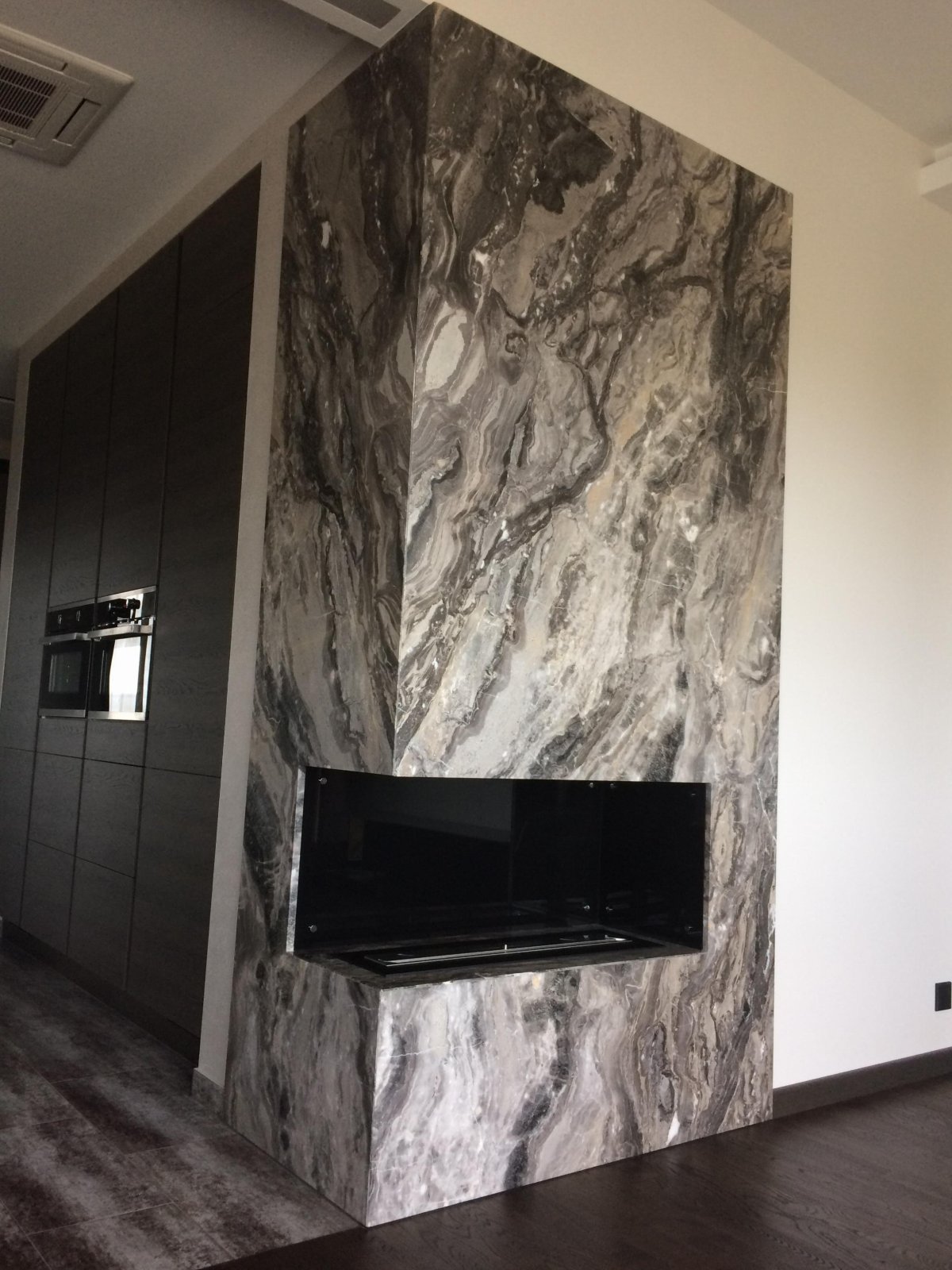 Мраморная стена