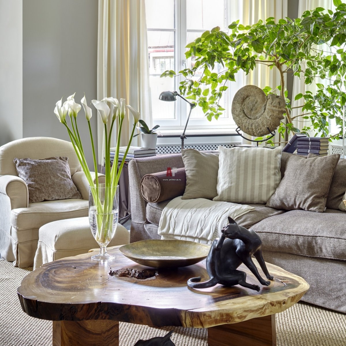 Столик Фьюжн стиль