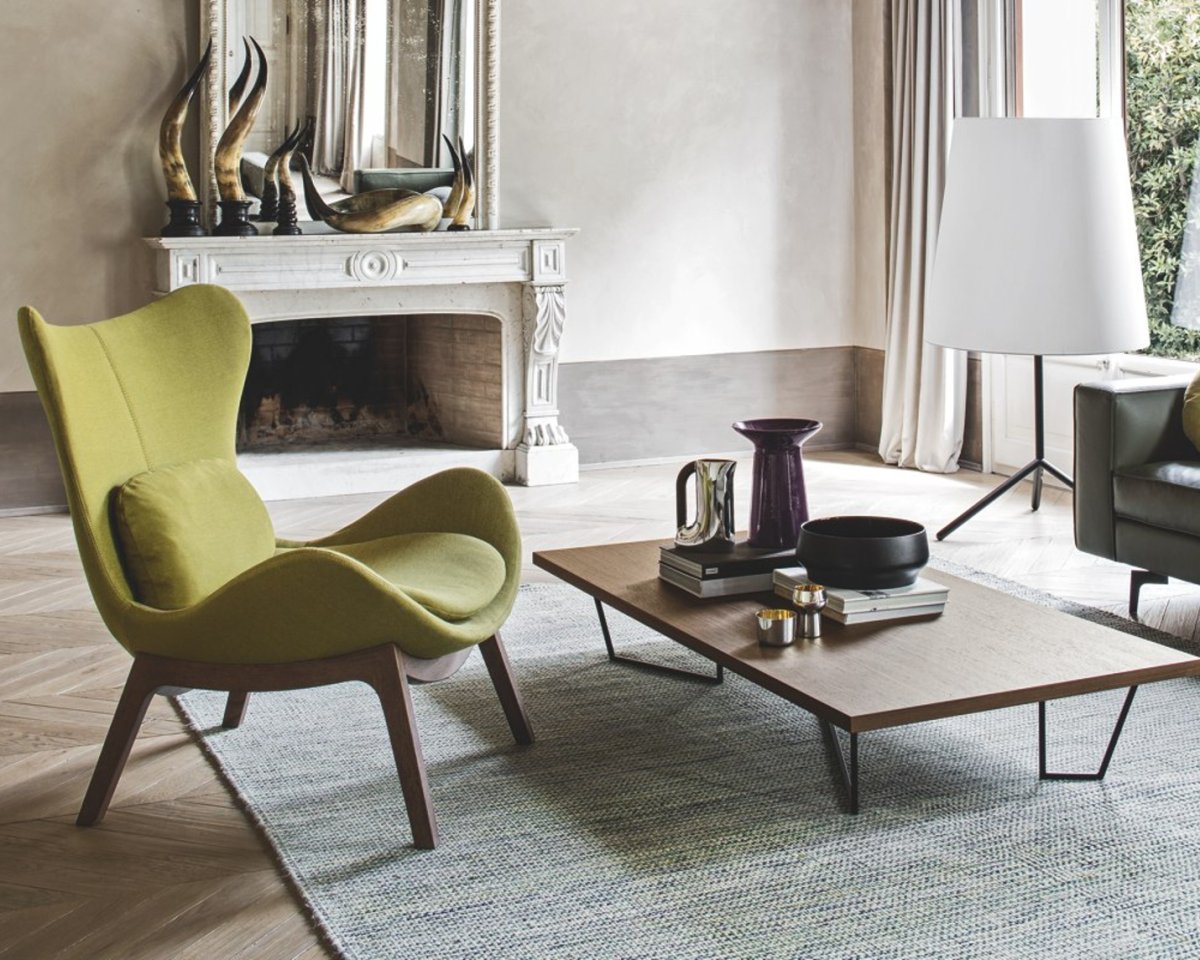 Желтый диван в интерьере гостиной