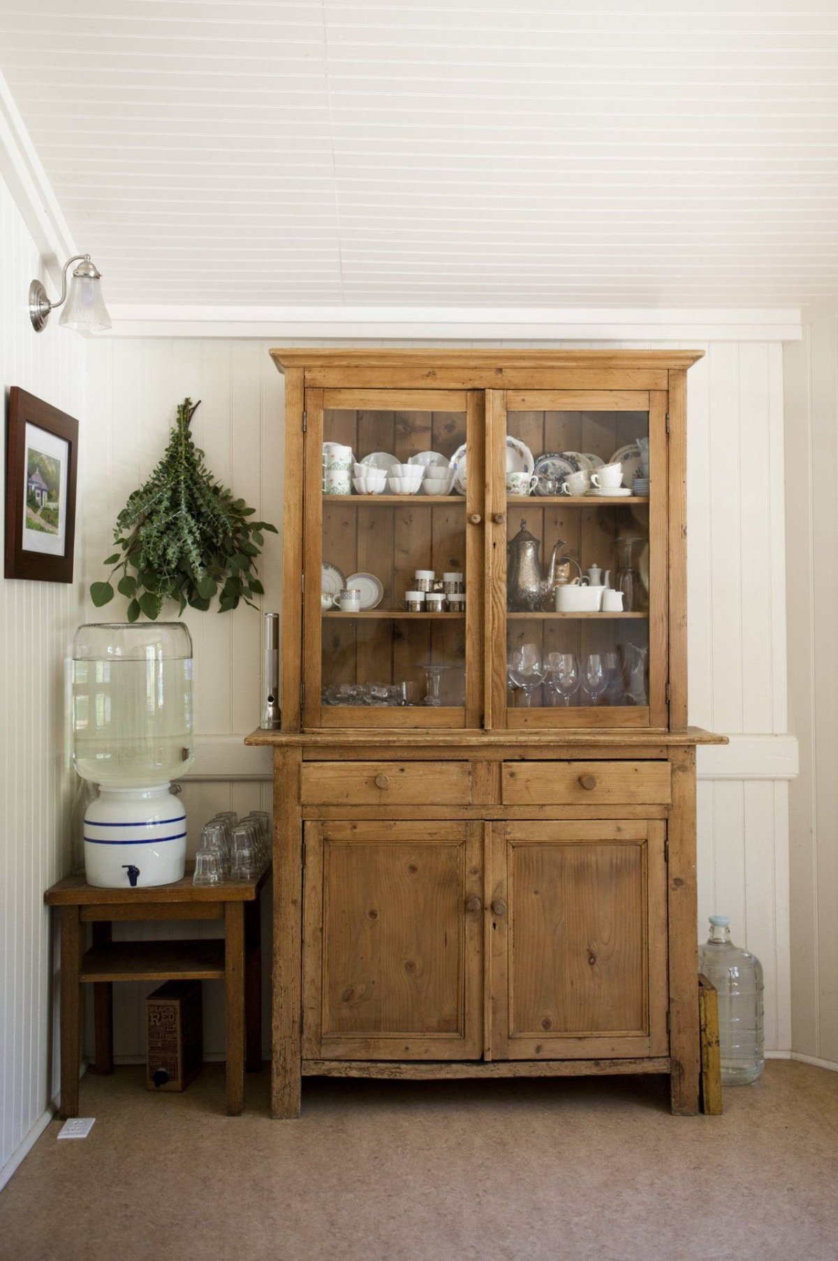 Буфет старинный золотой виноград