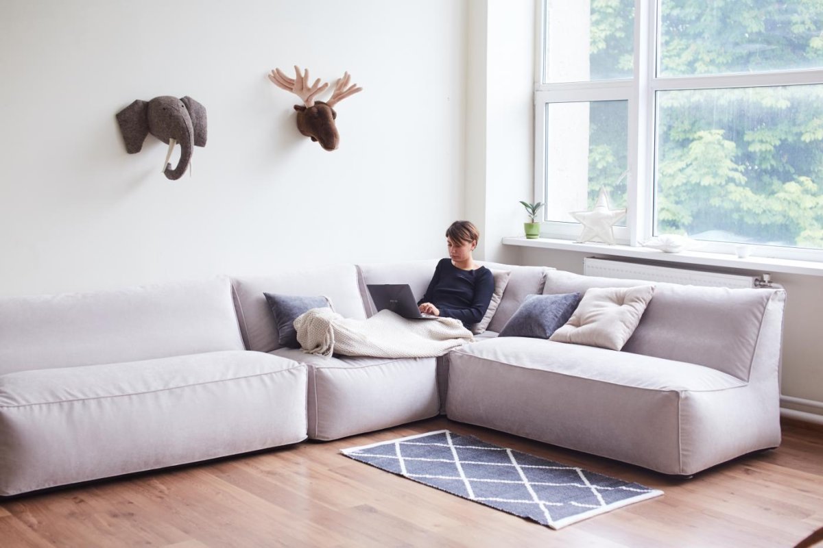 Серо бежевый диван