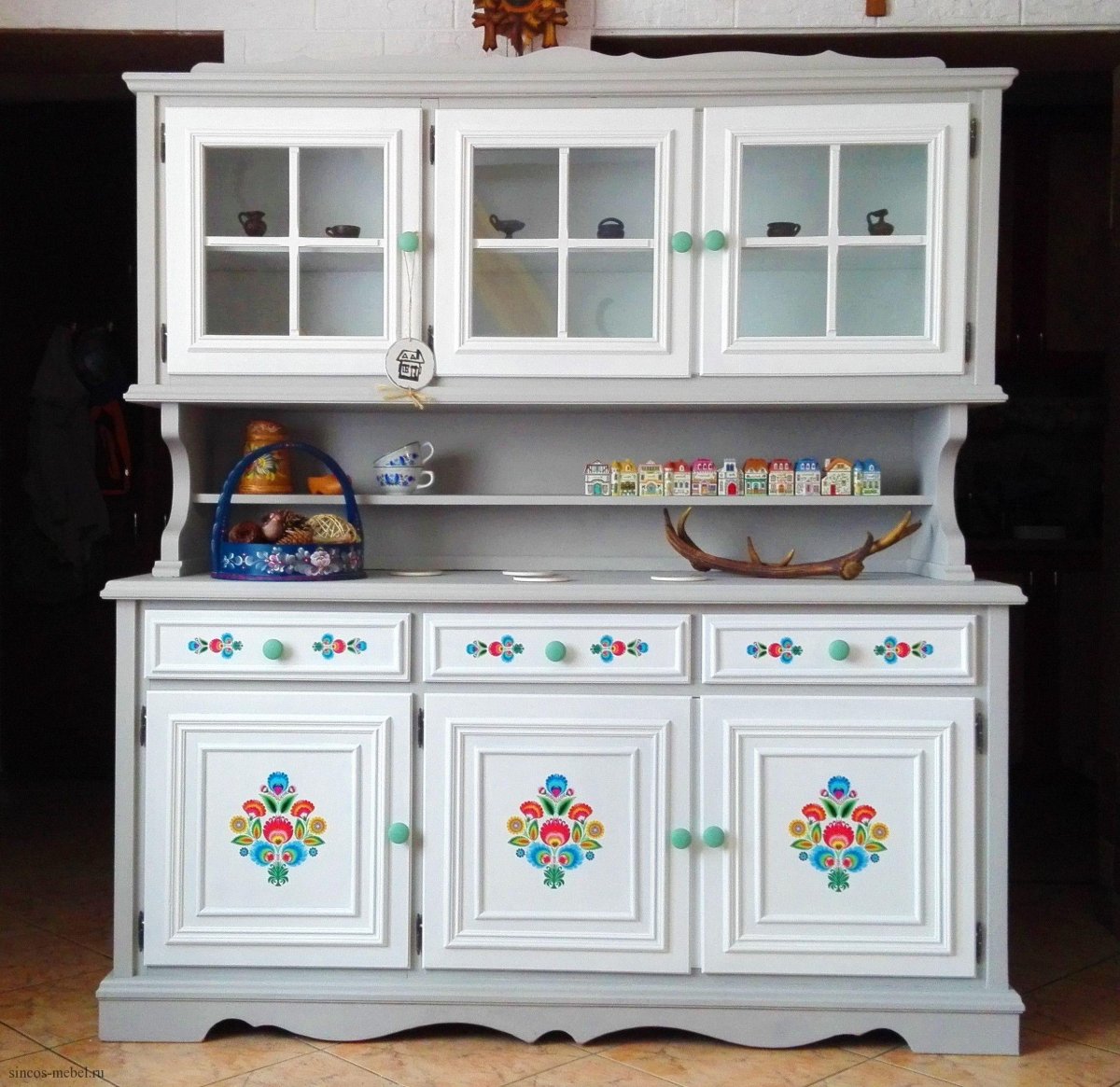 Буфет для кухни в стиле Кантри