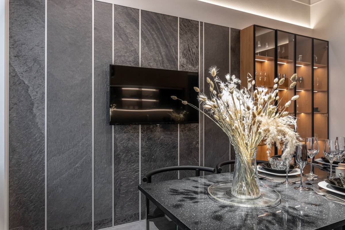 Каменный шпон в гостиной