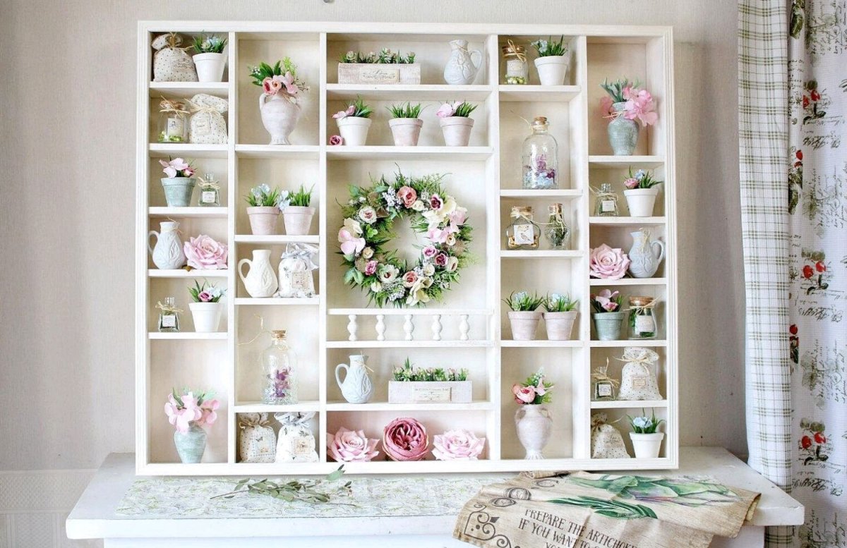 Полки для цветов в интерьере