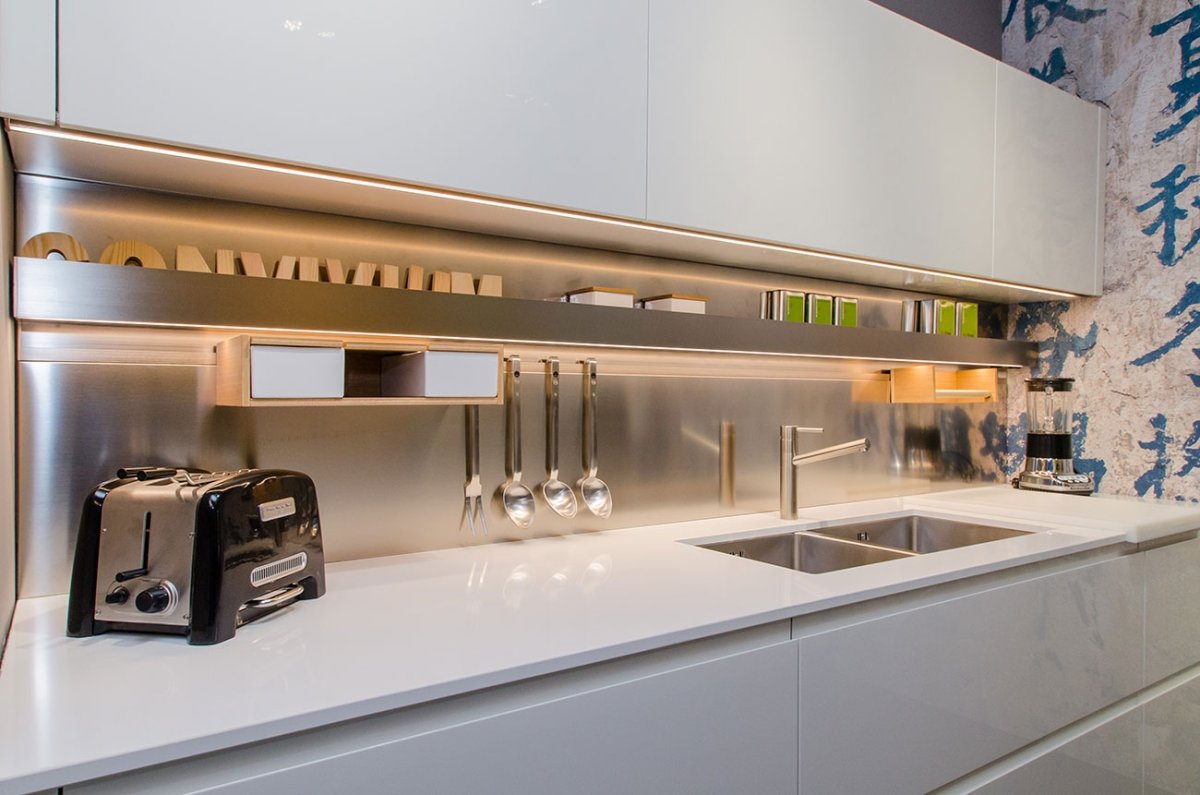 Раздвижной фартук на кухне