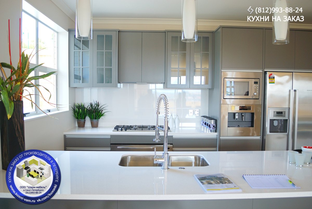 Кухонный фартук у окна