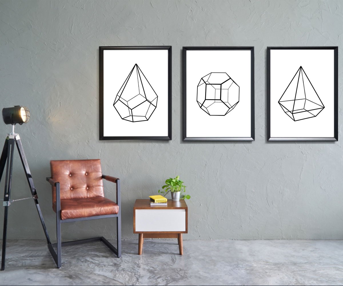 Постеры на мятной стене