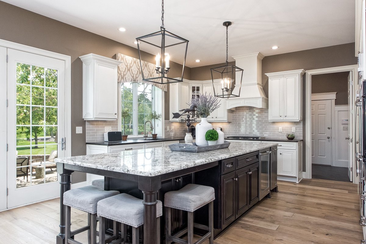 Кухонный гарнитур с островом