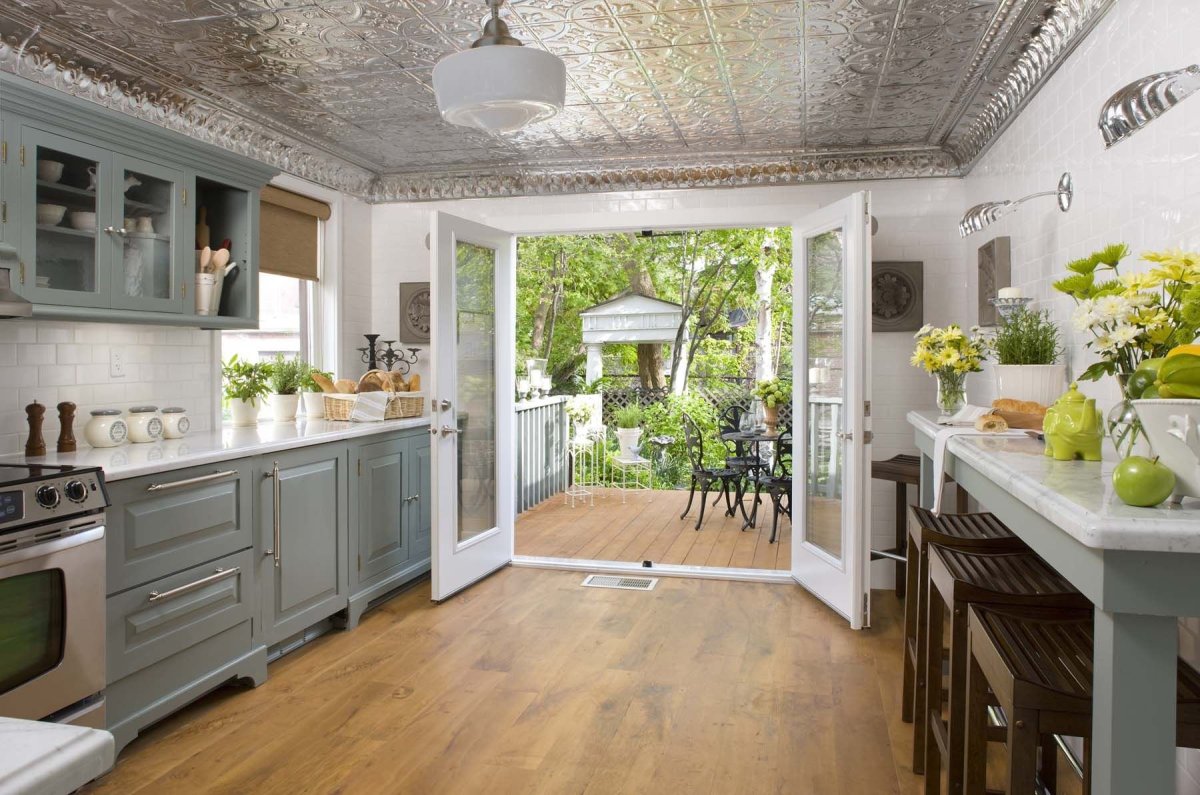 Кухня с выходом на веранду