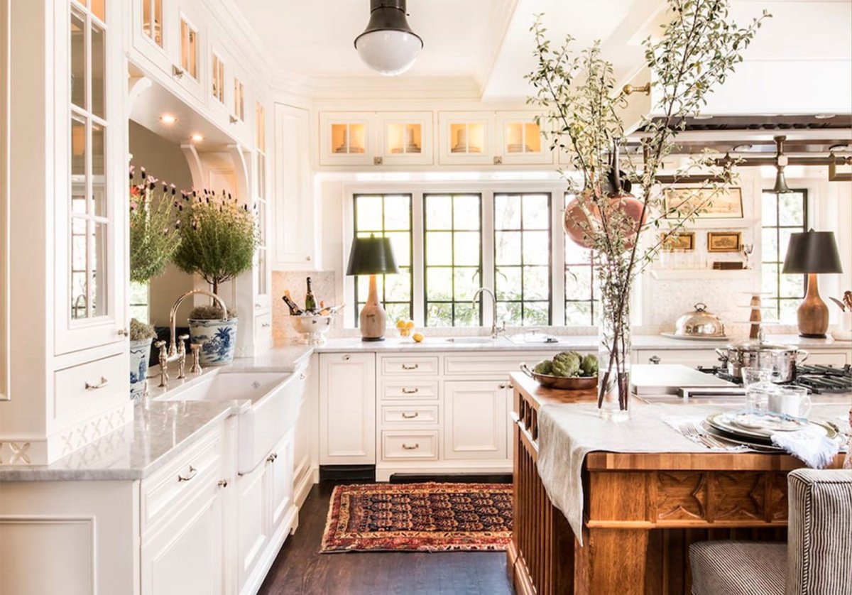 Обеденная зона на балконе