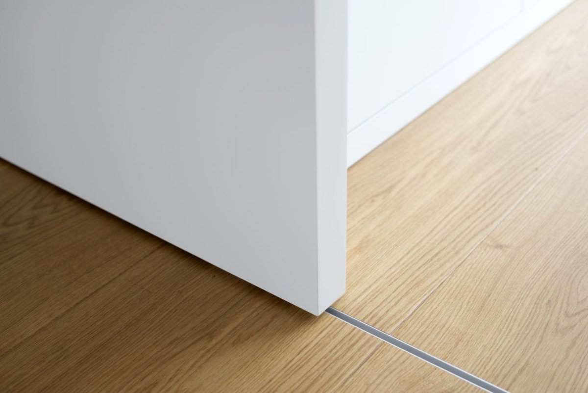 Плинтус EAN Skirting 5905167755006