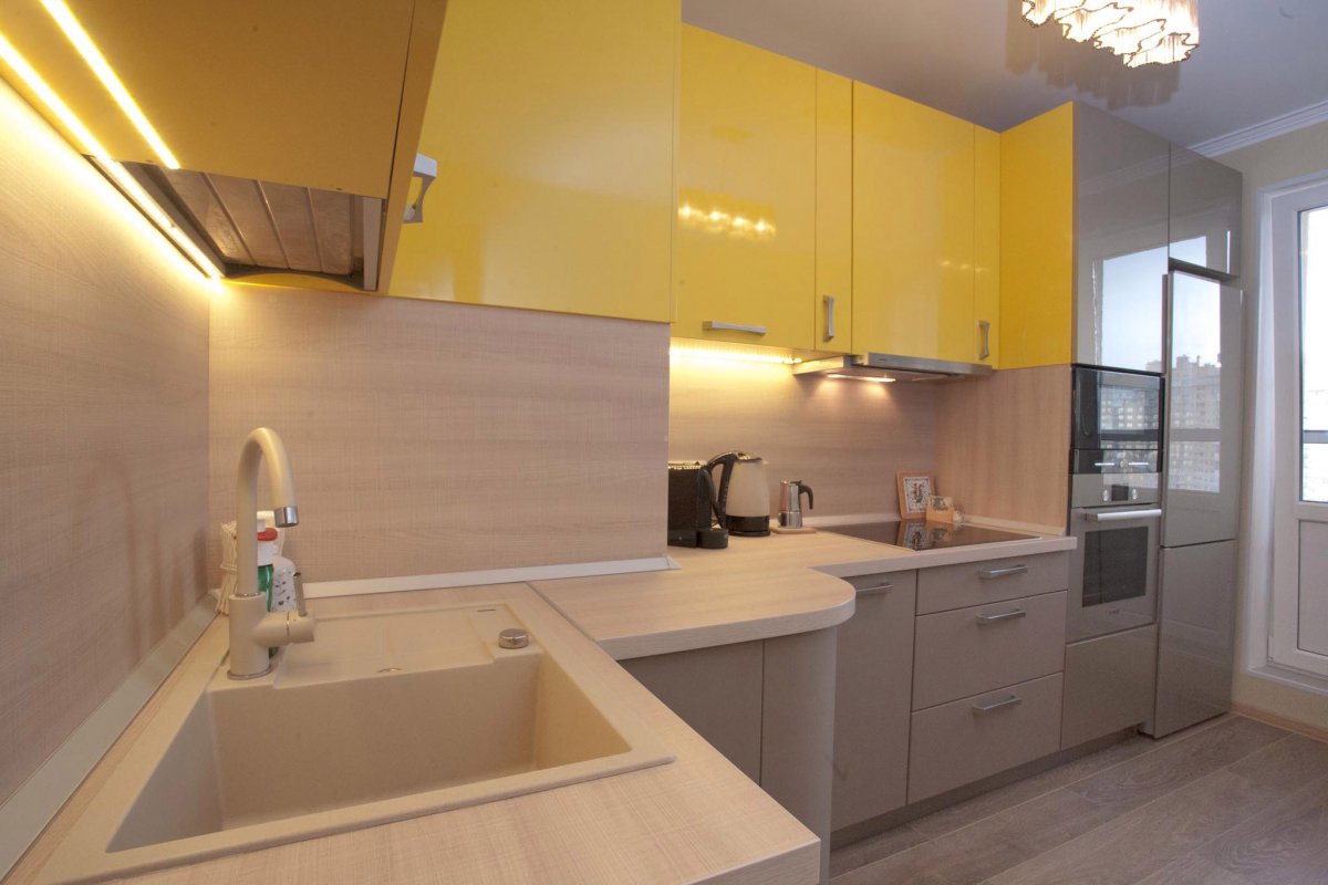 Кухня в п-44 с вентиляционным коробом