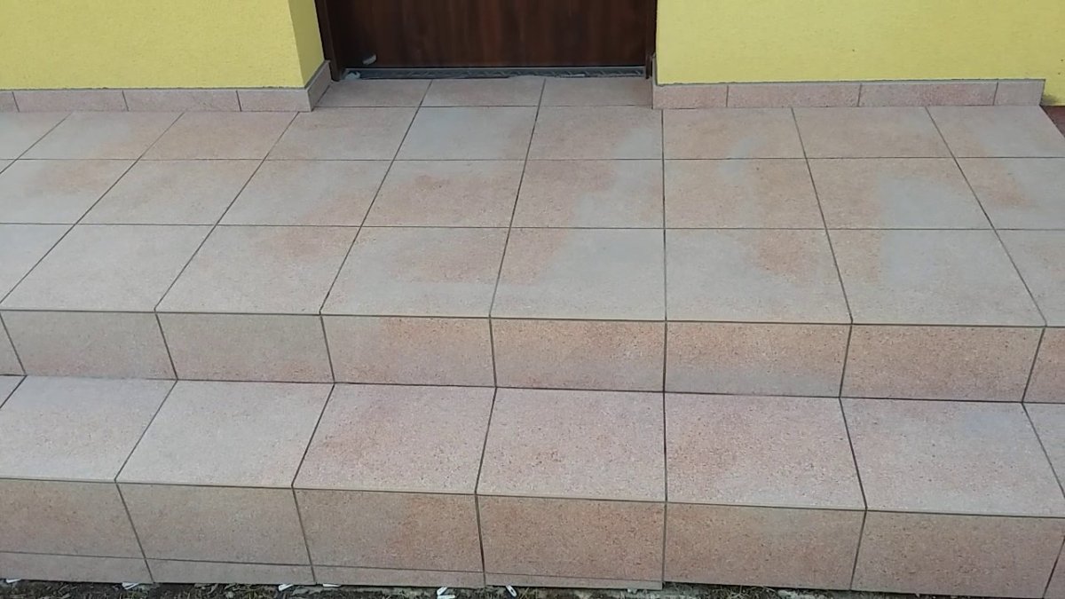 Укладка плитки на крыльцо