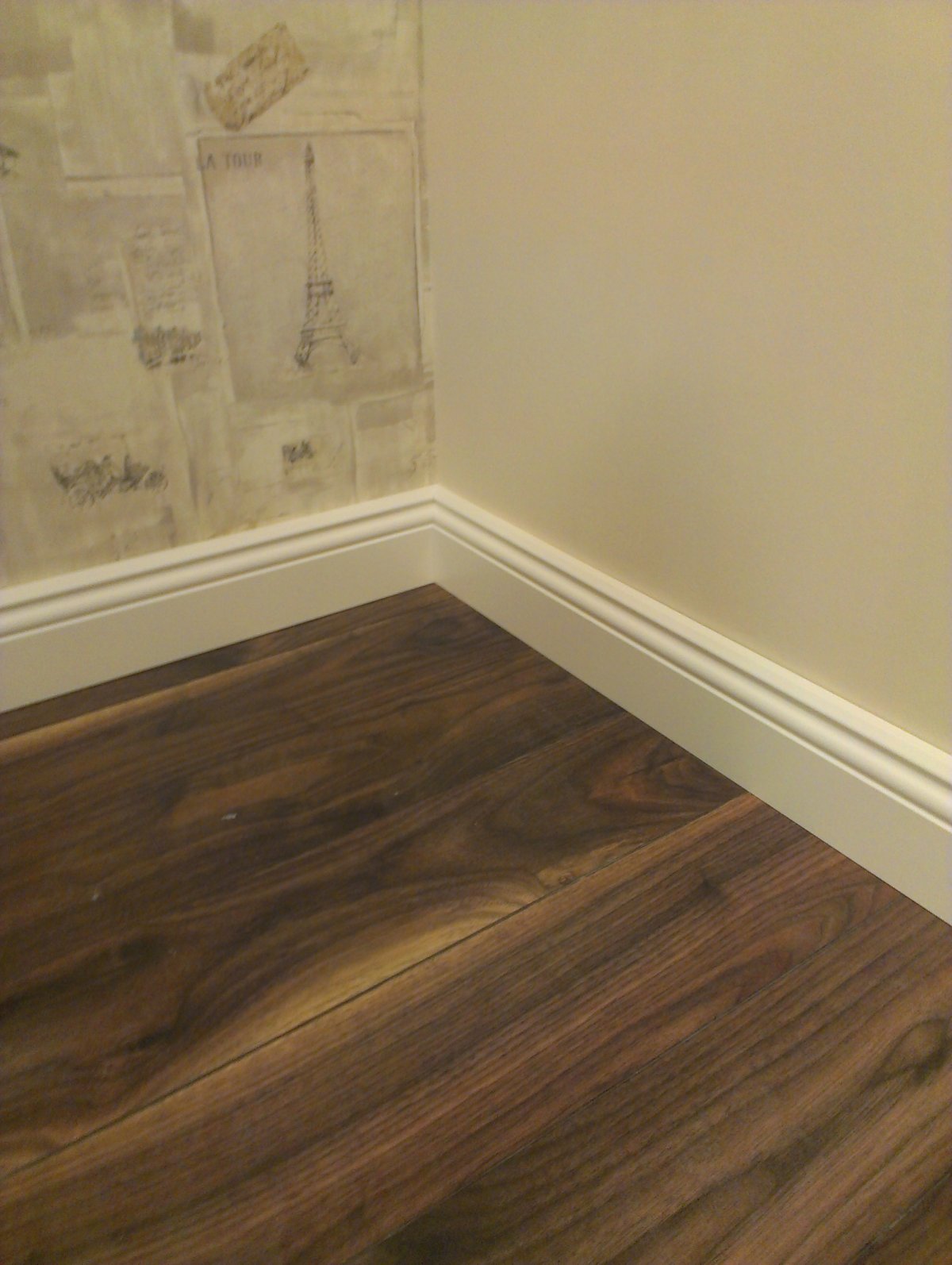 Скрытый плинтус и дверь