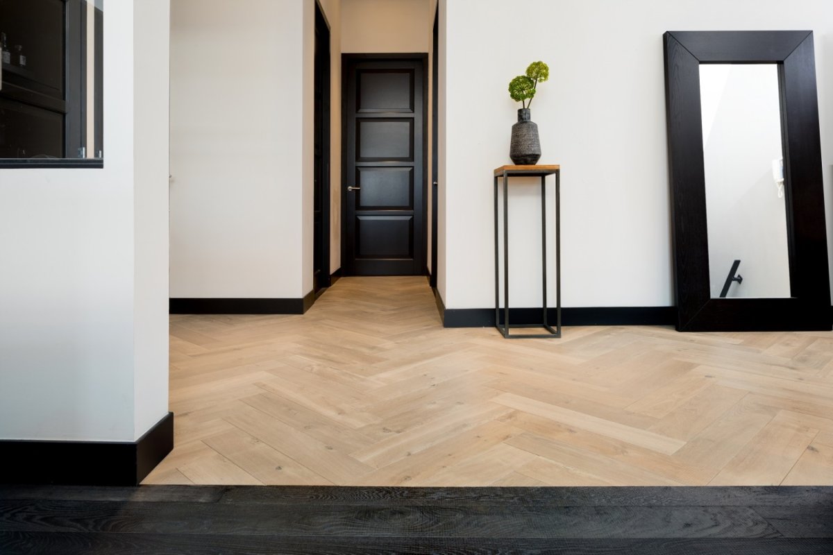 Плинтус в цвет стен