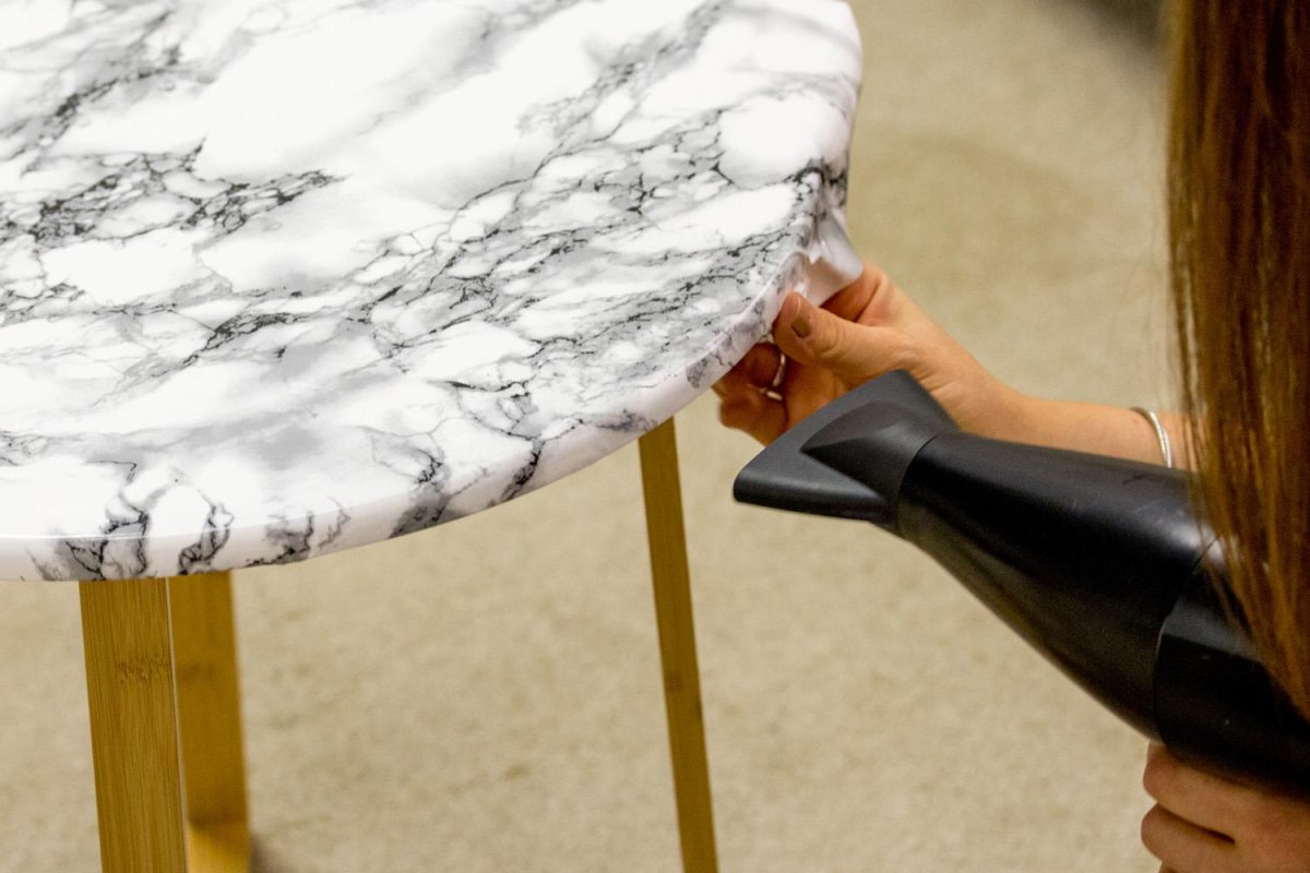 Самоклеющиеся обои для кухни под мрамор