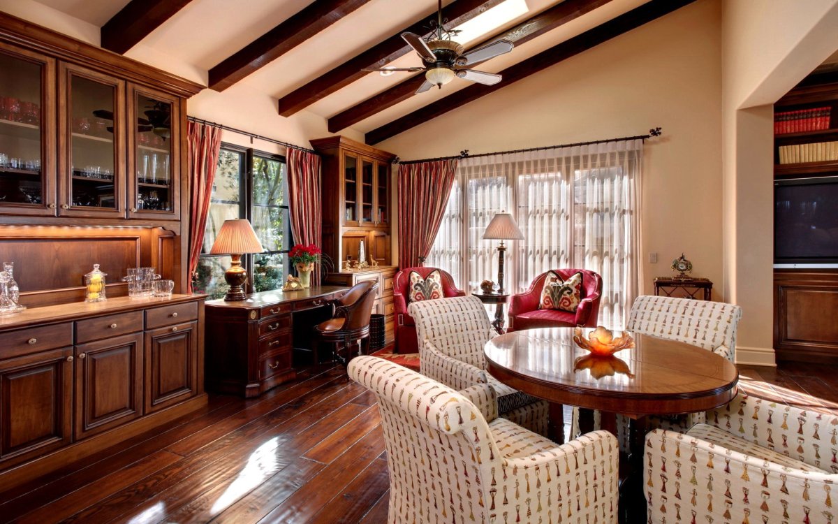 Красивая гостиная комната