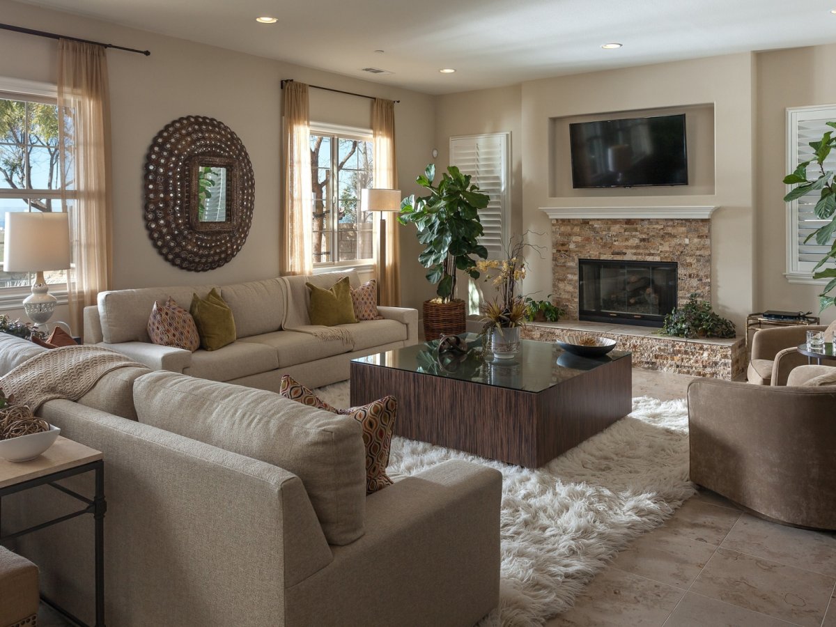 Гостиная с большим столом