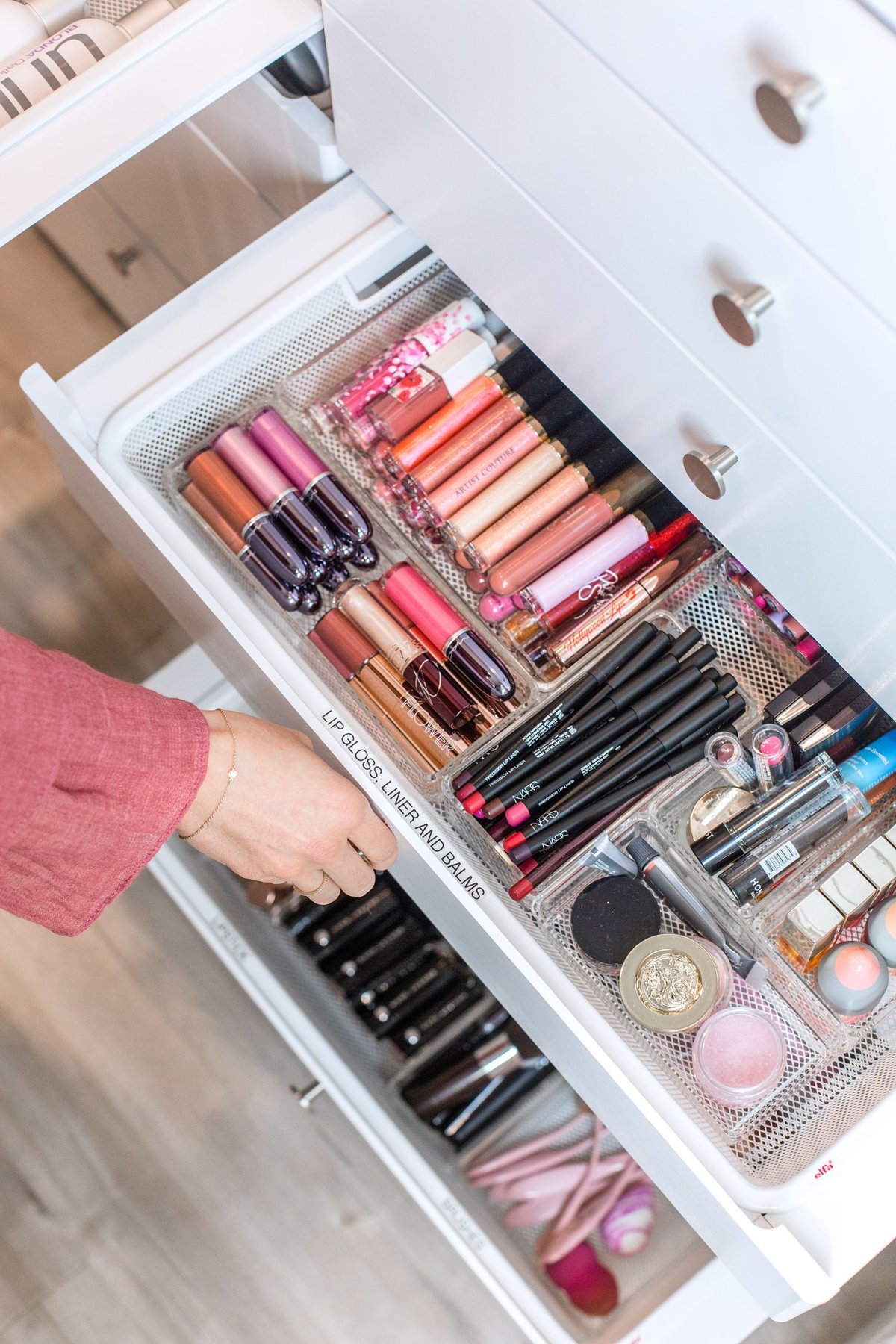 Полочки под косметику на стену