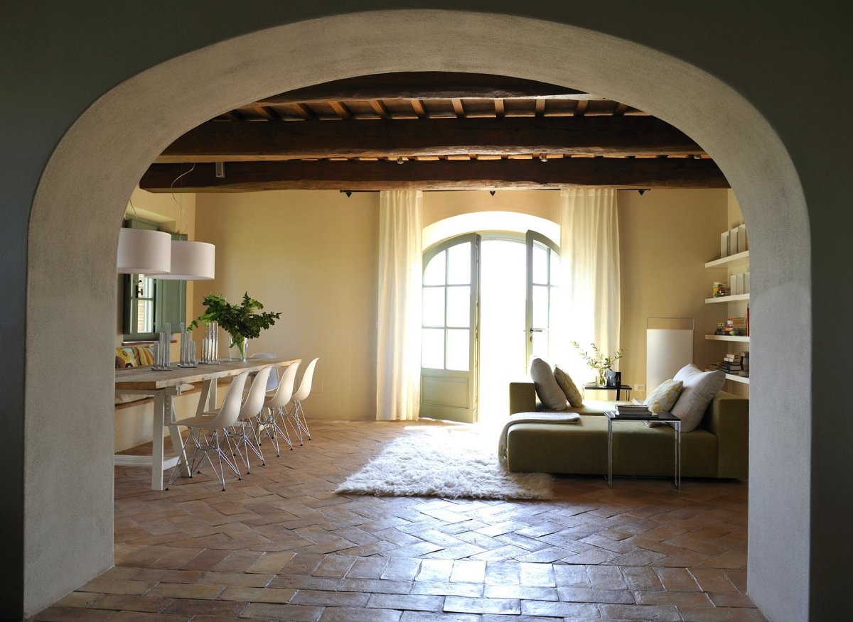 Окно между кухней и гостиной