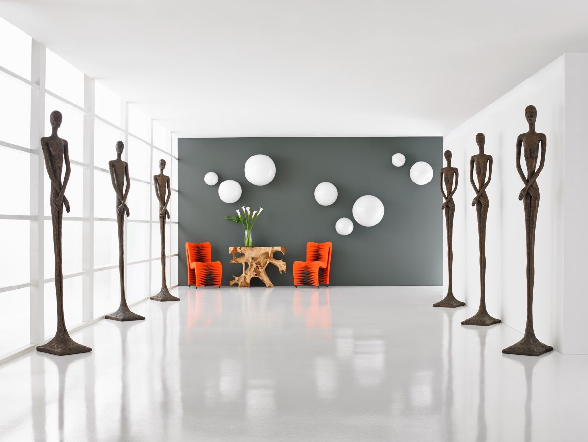 Современная скульптура в интерьере