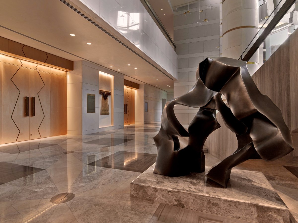 Современная интерьерная скульптура