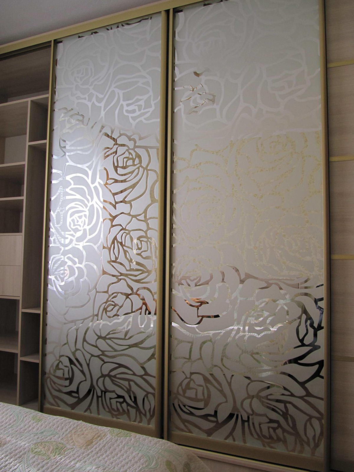 Встроенный шкаф купе зеркало пескоструй