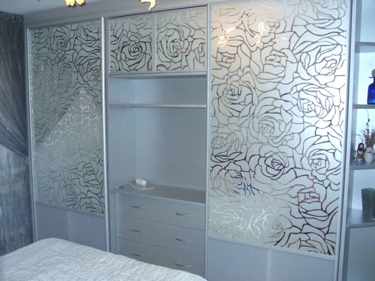 Шкаф-купе пескоструй на зеркале