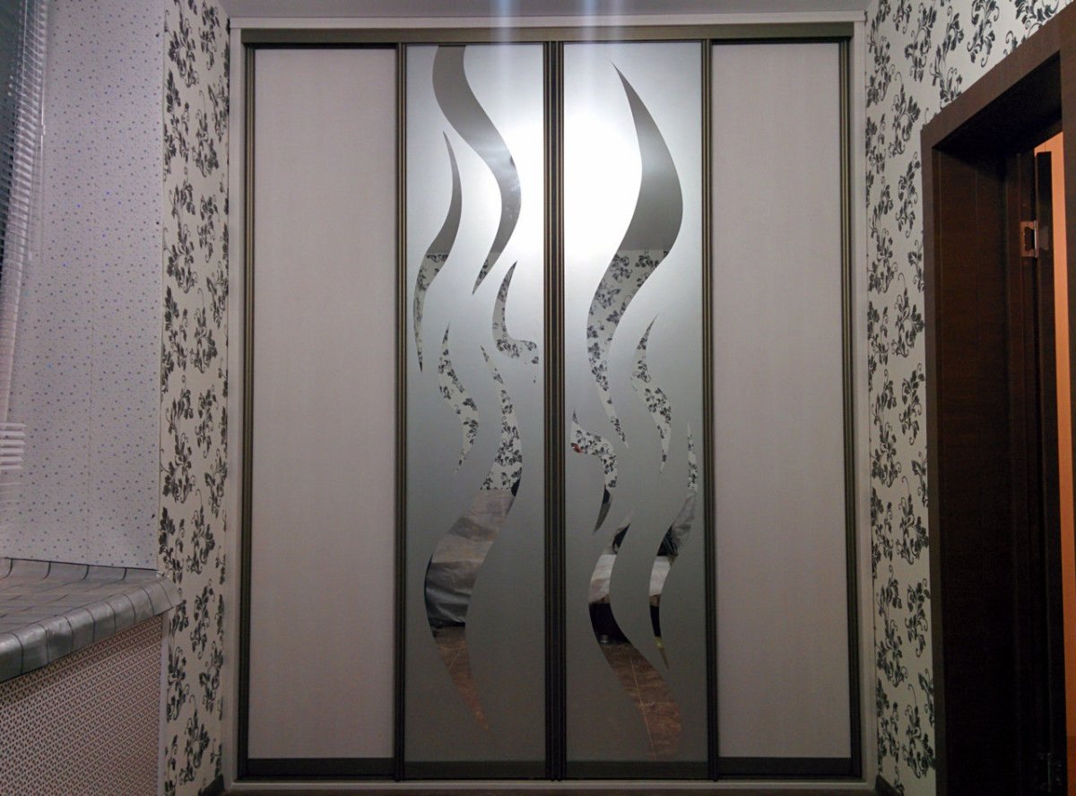 Шкаф купе пескоструй розы