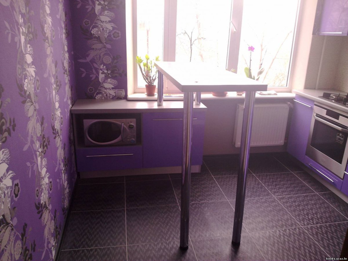 Кухня в хрущевке с барной стойкой