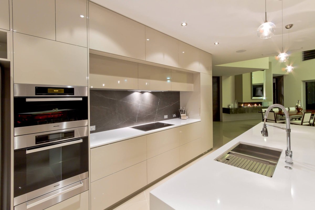 Кухни в стиле Модерн и хайтек