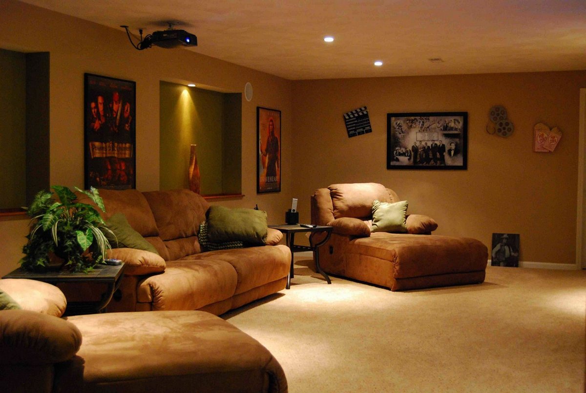 Гостиная с горчичными шторами