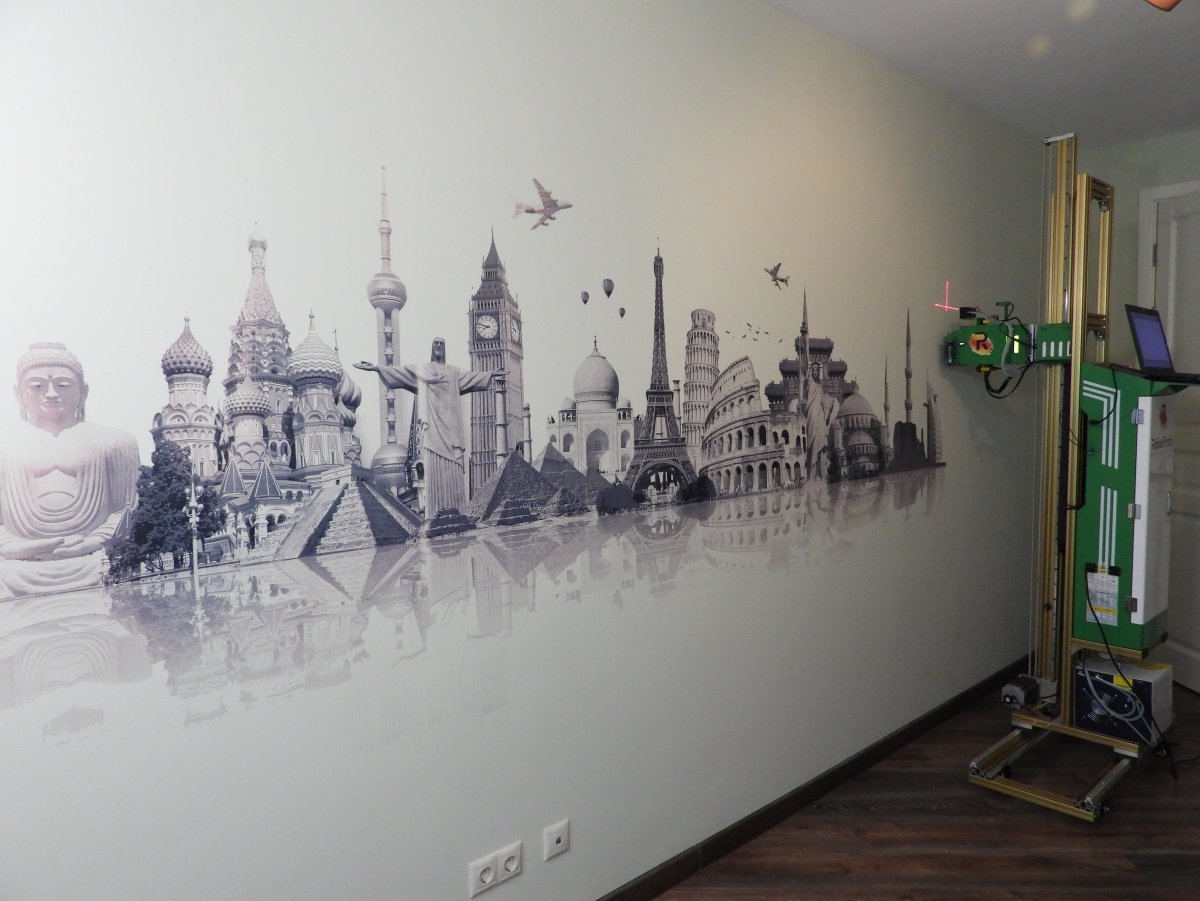 Вертикальная печать на стенах