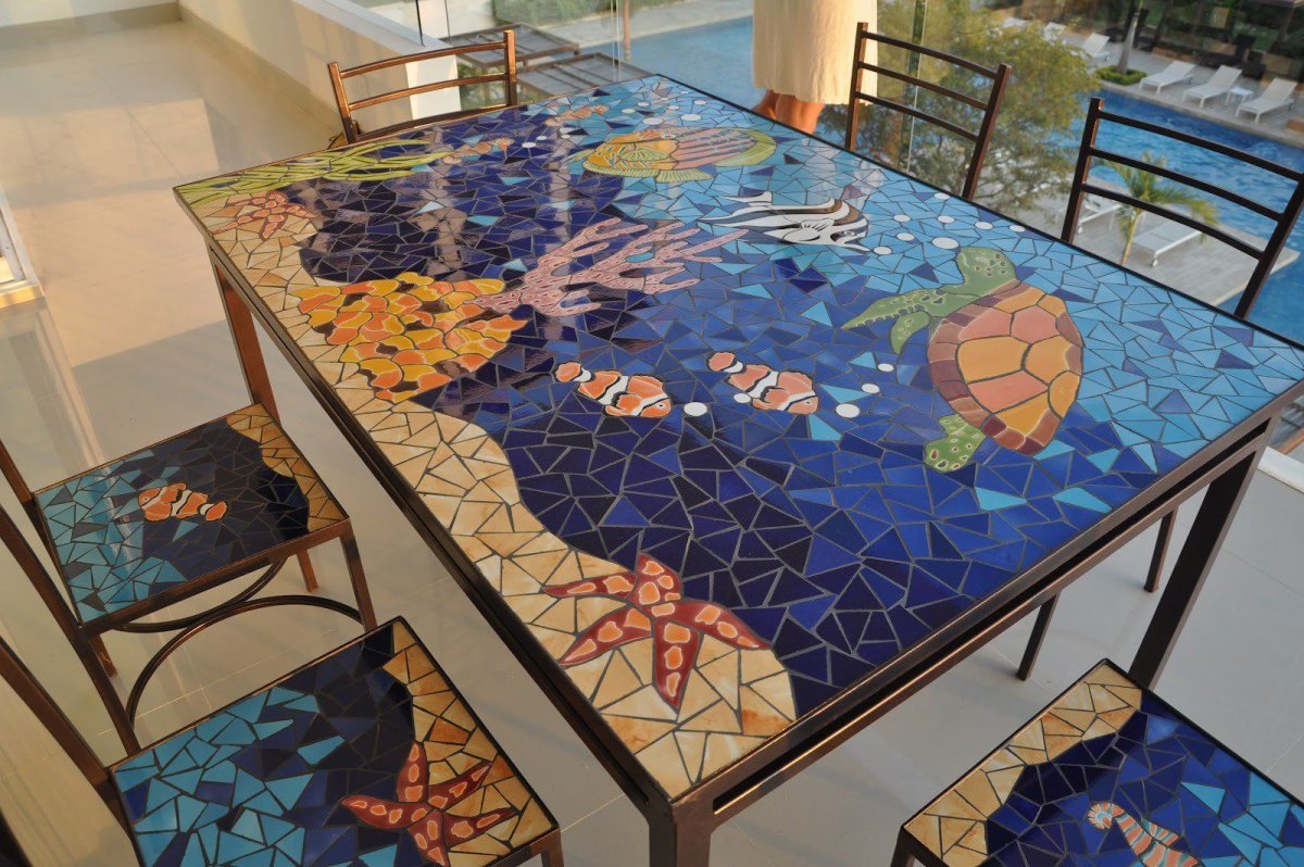 Столы из витражного стекла