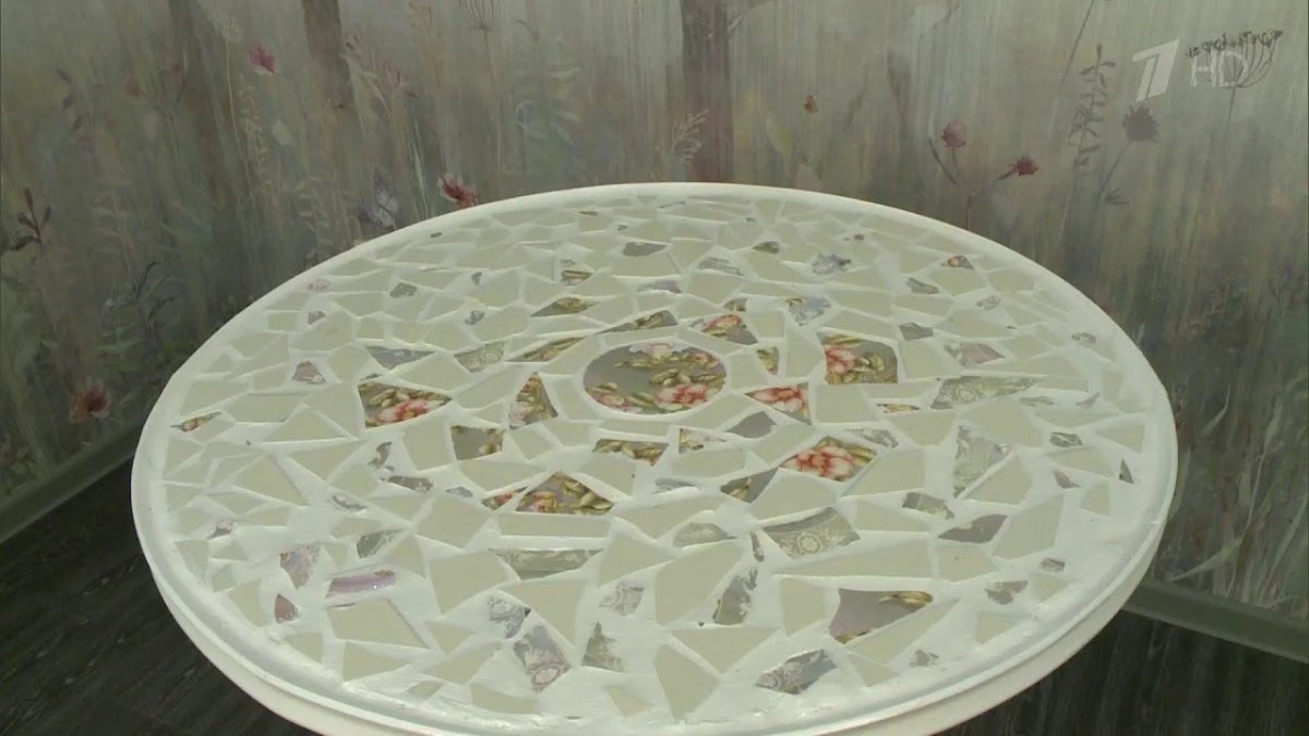 Столешница из битой посуды