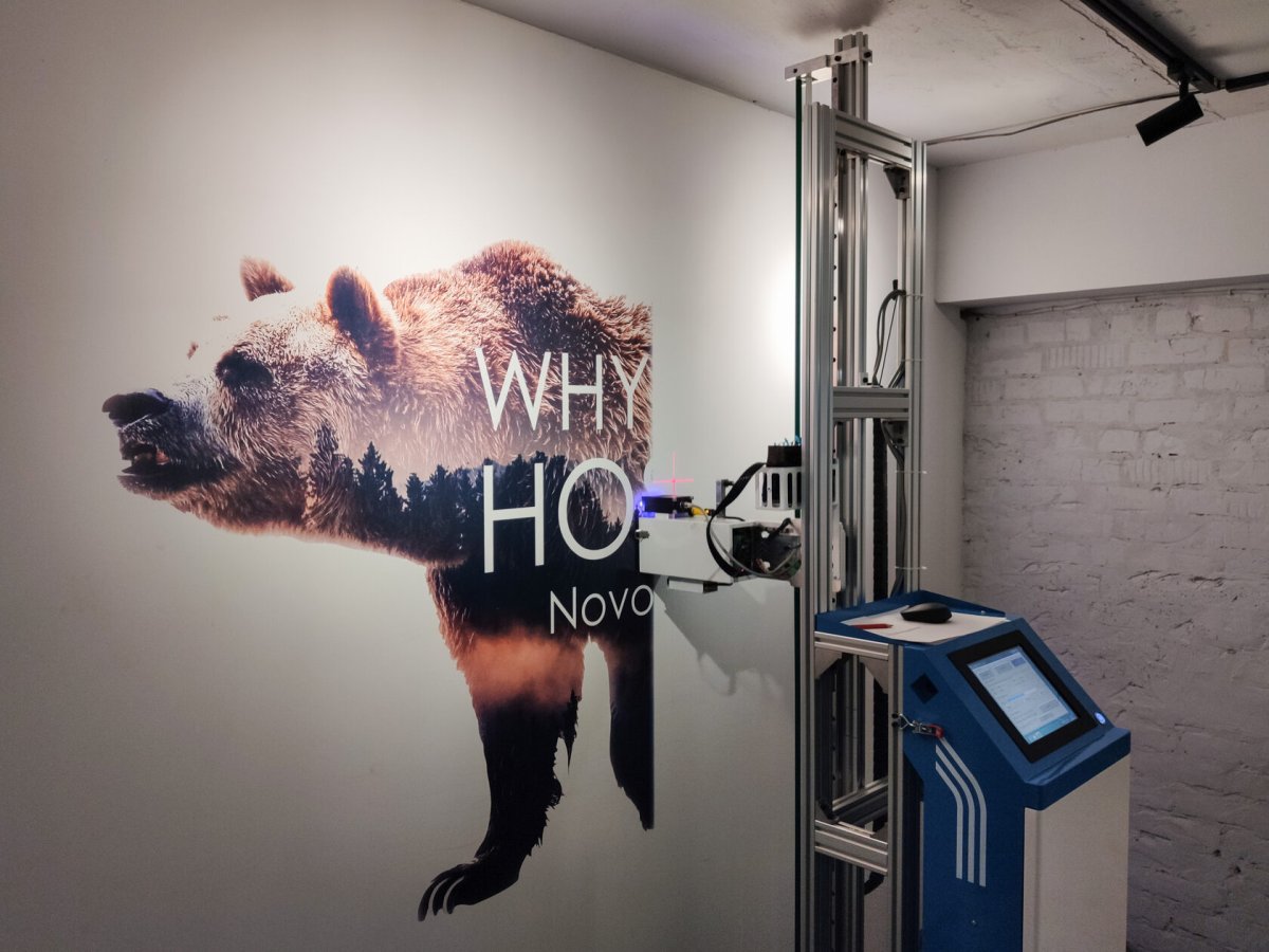 Вертикальная печать на стенах