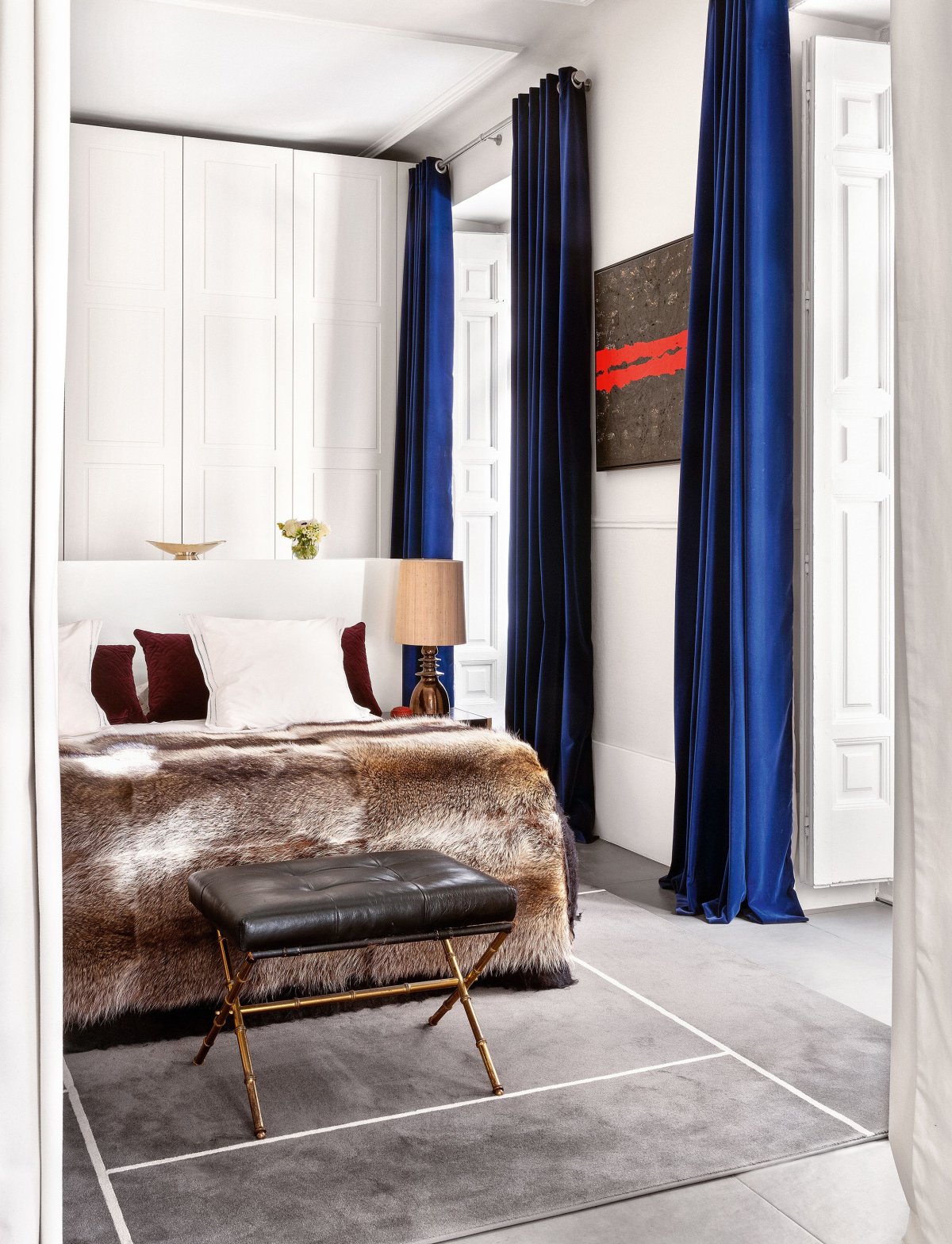 Гостиная с синими акцентами