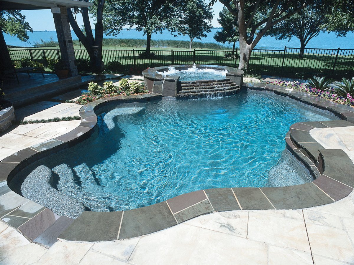 Камень вокруг бассейна